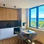 1br Luxury With Sea View And Parking Space וארנה